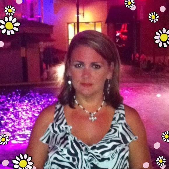 Meet your Posher, Beth - Picture 1 of 1